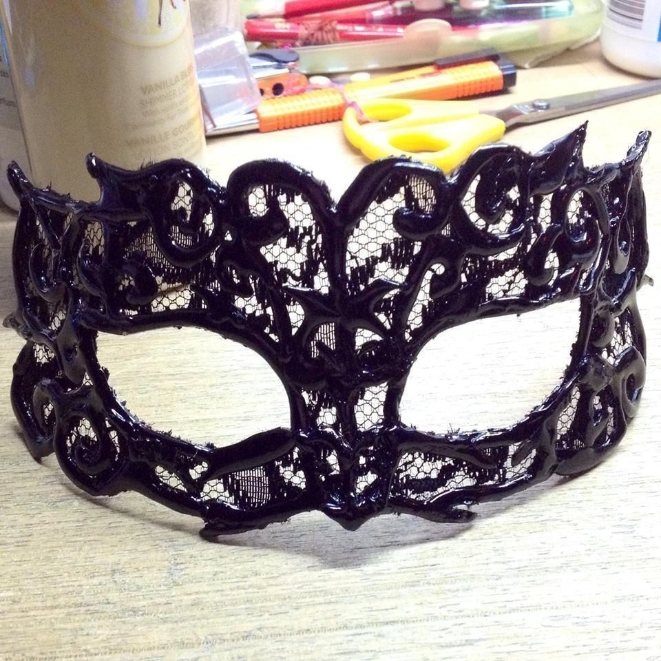 Diy Lace Masquerade Mask Using Hot Glue How To Make A Masquerade 