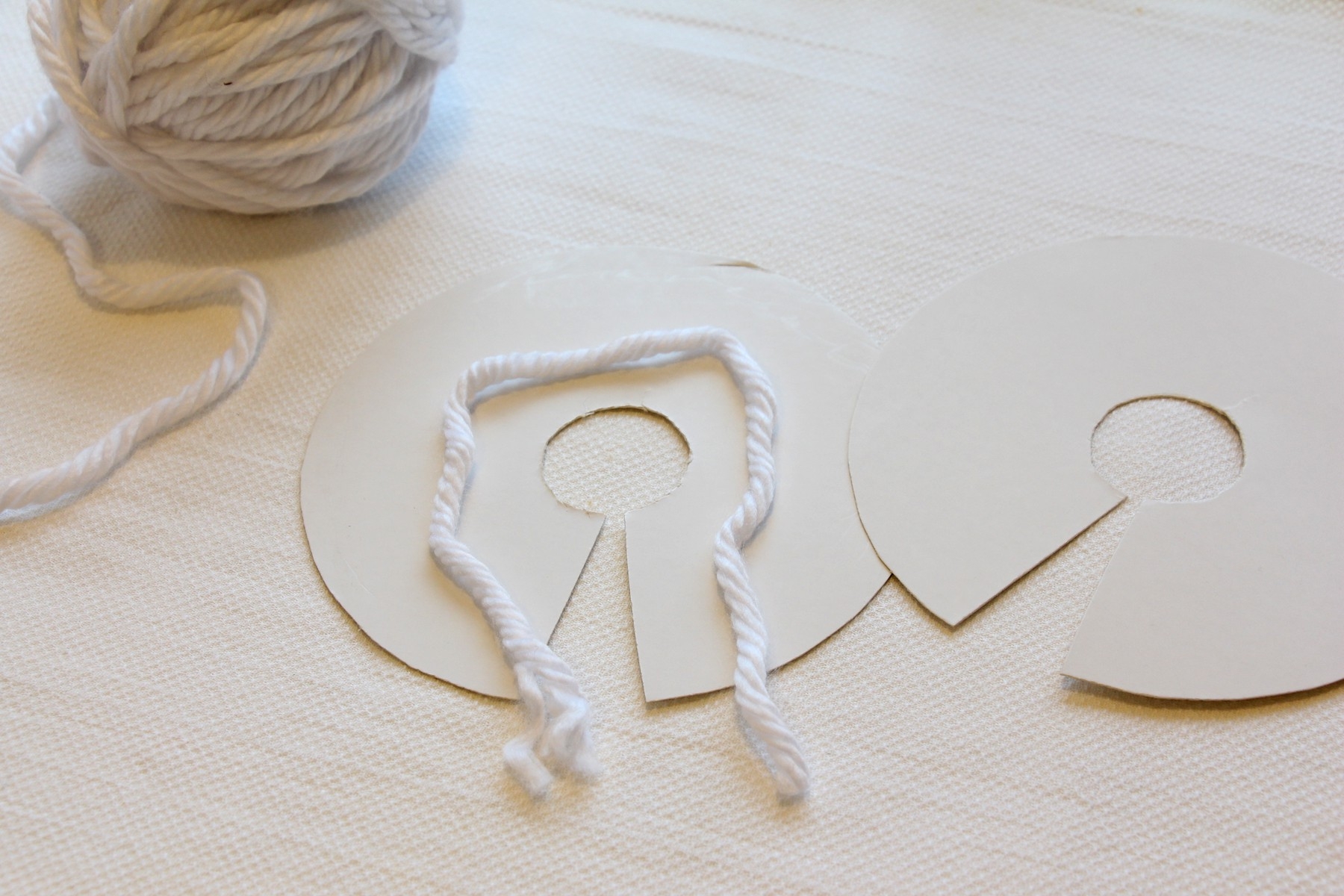 How To Make A Pom Pom With Free Printable Template Video Tutorial How To Make A Pom Pom With Free Printable Template Video Tutorial