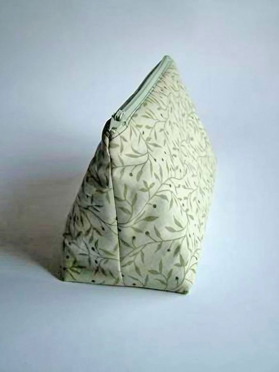 Straight Sided Triangular Cosmetic Bag Tutorial Free Tutorial Straight Sided Triangular Cosmetic Bag Tutorial Free Tutorial