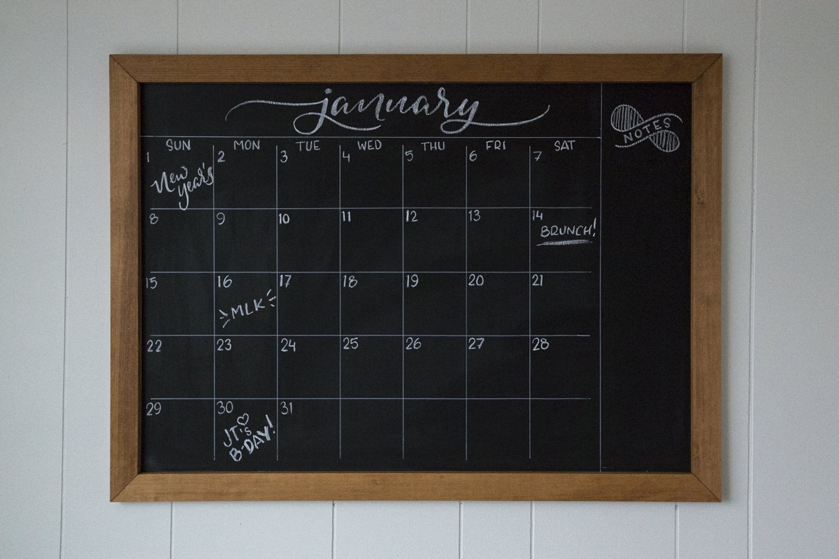 How To Make A DIY Chalkboard Calendar